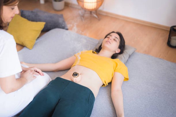 🪡 5 señales de que podrías beneficiarte de una sesión de acupuntura 6 MOXA INDIRECTA EN ABDOMEN BAJO PARA DOLORES MENSTRAULES